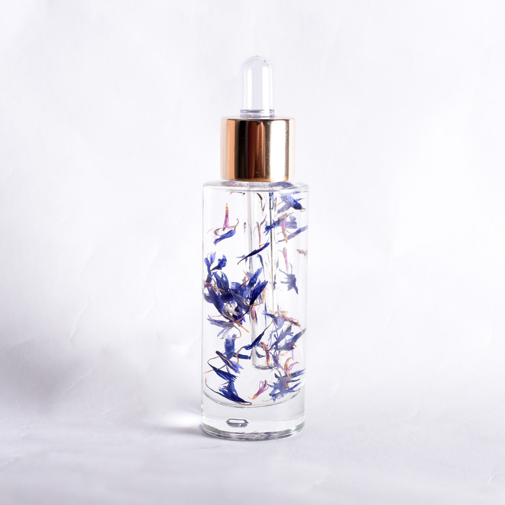 Lessonia is a manufacturer of cosmetic ingredients specialising in decorative particles, particularly flower particles.