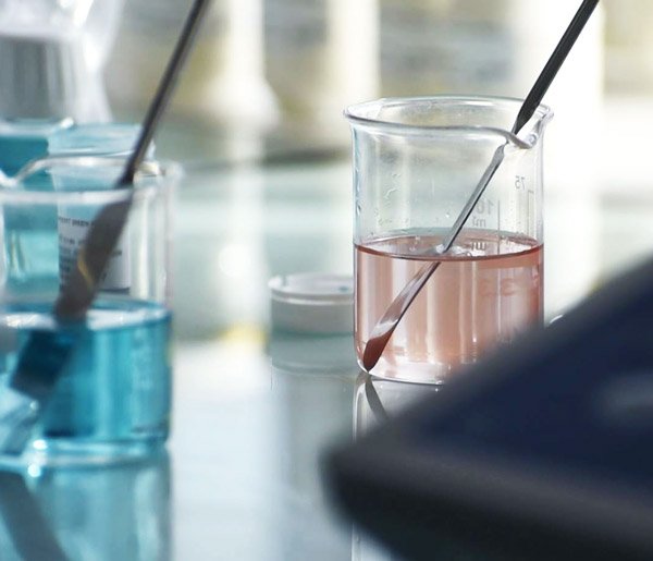 lessonia-cosmetics-Laboratoire-Retouches