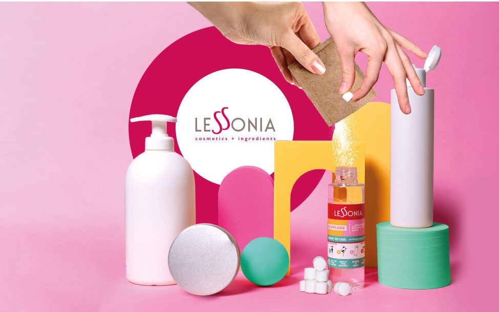 Refillable cosmetics in powder or tablet form : micellar water, shampoo, shower gel, moisturiser, etc.
